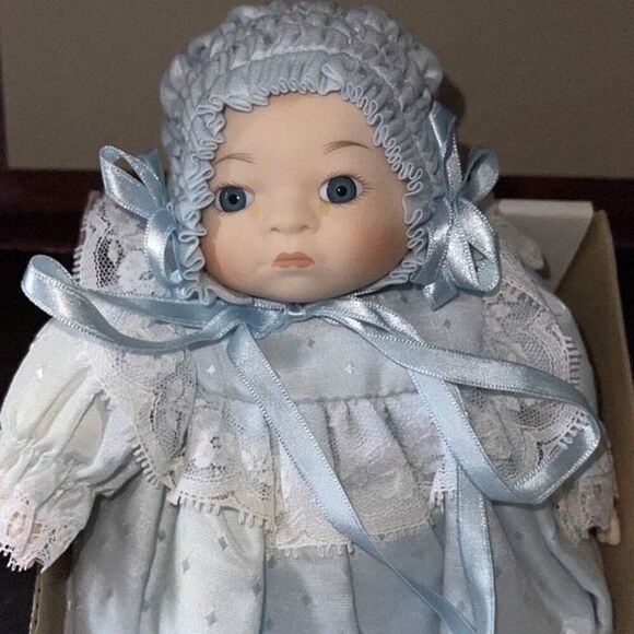 Dynasty Collection Vintage 1988 "Infant Michelle" Porcelain Doll In Original Box - Picture 4 of 5